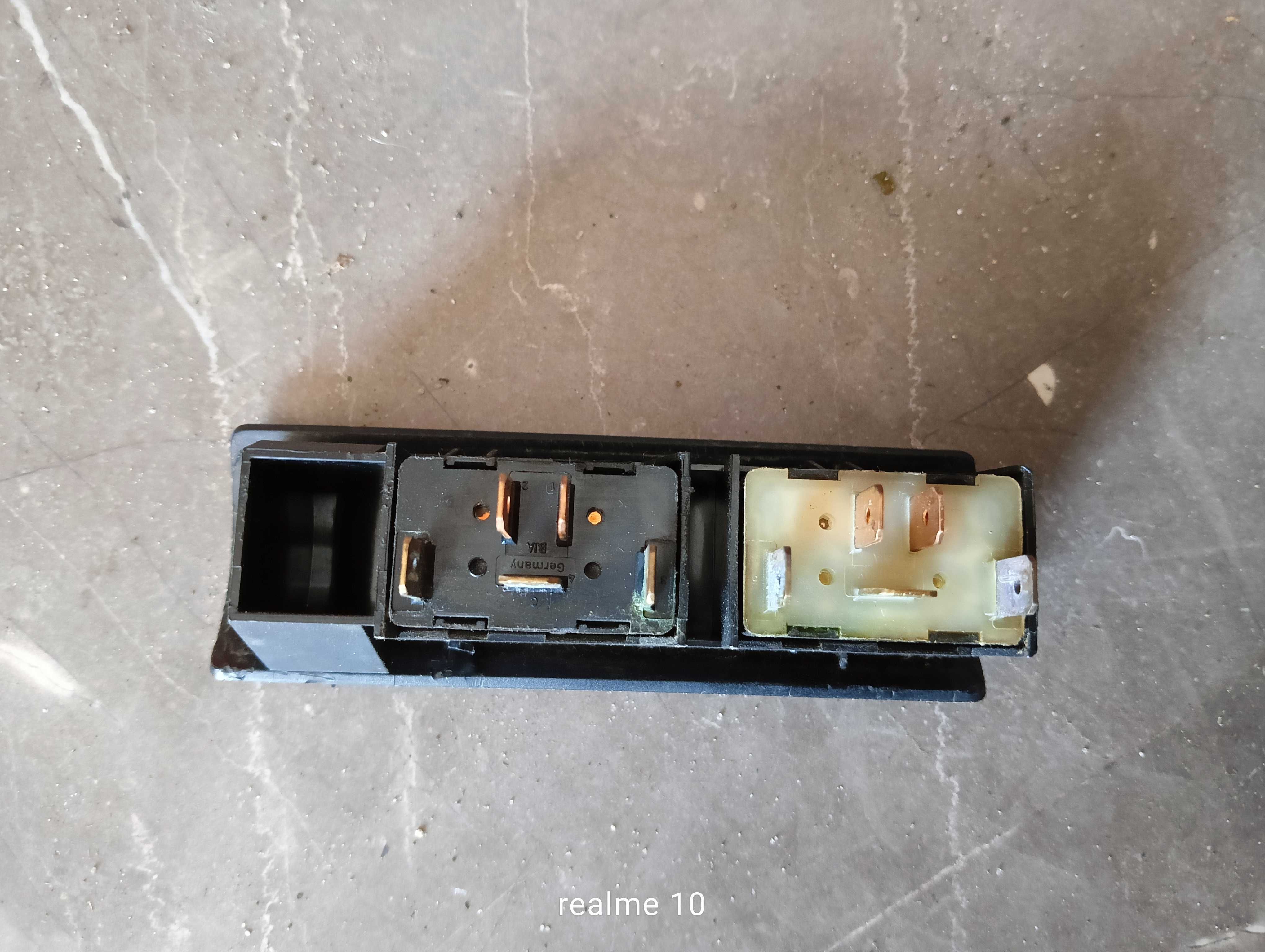 Panel przełączniki otwierania klapy bagażnika wlewu VW New Beetle