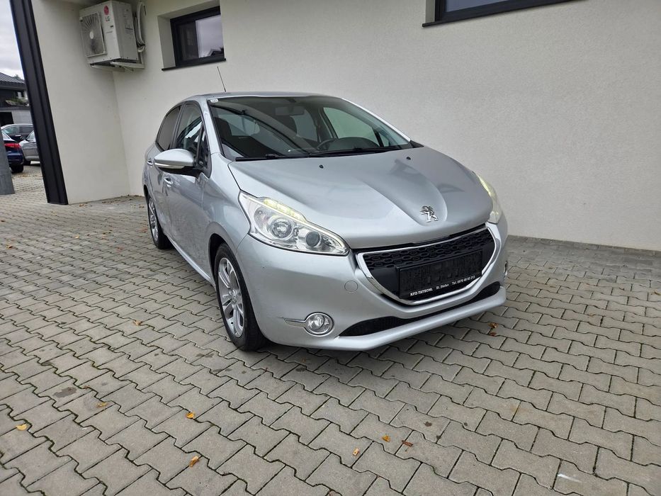 Peugeot 208 klima * Ledy * PDC * model 2014