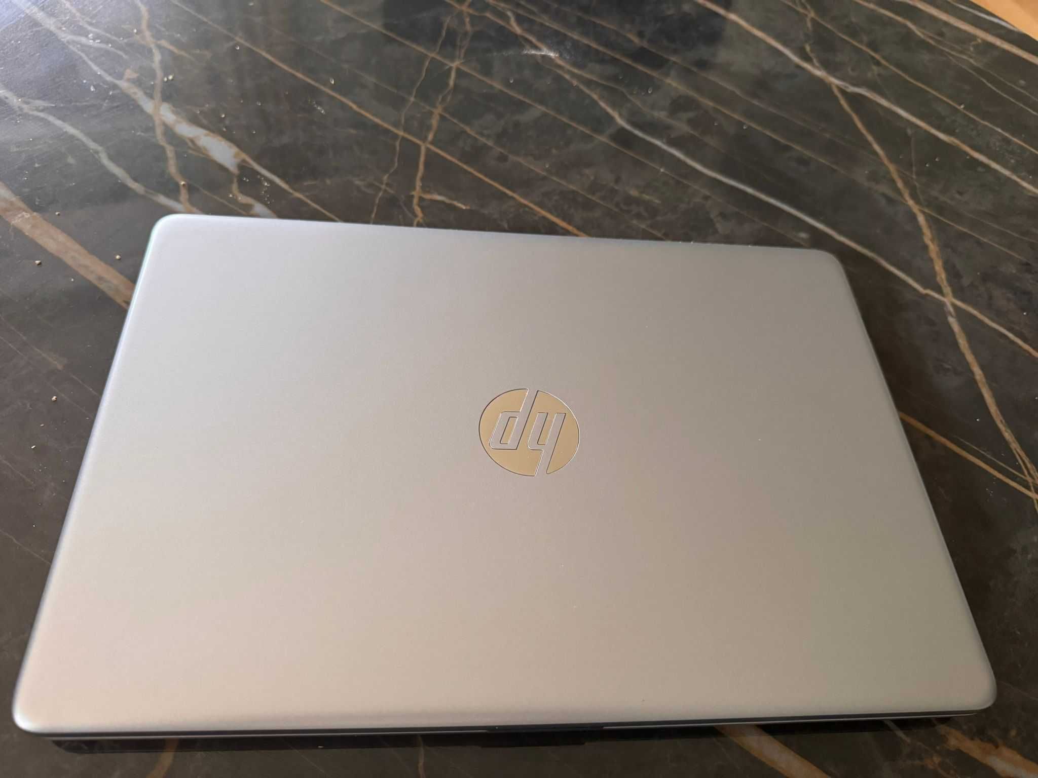 Laptop HP 255 G9- Ryzen 5 5625U | 15,6"-FHD | 8GB |
 512GB | Win11Home