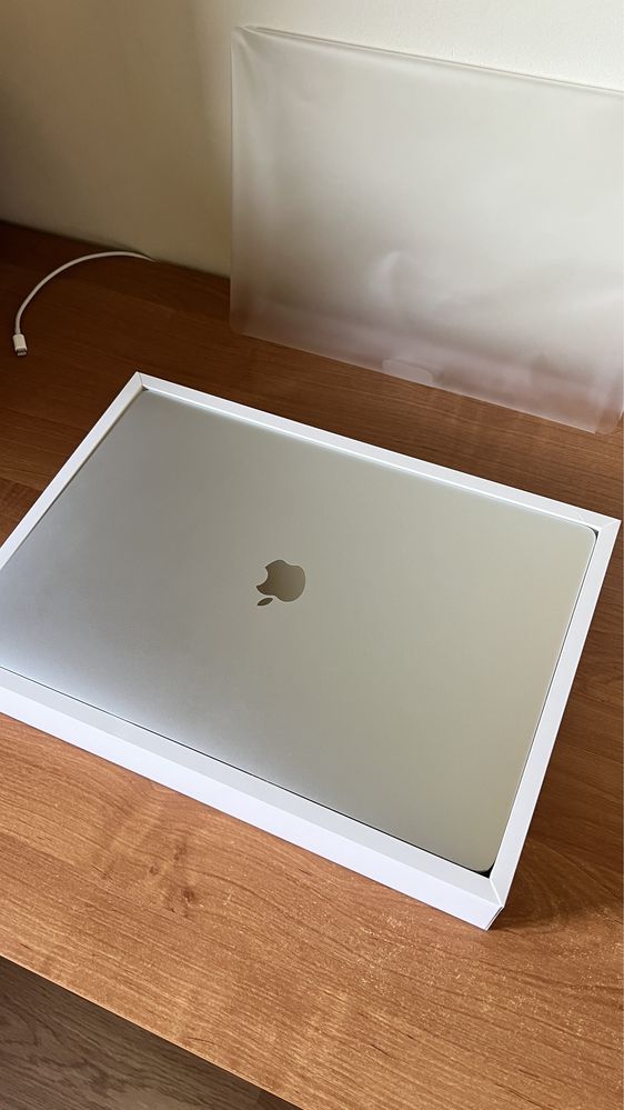 MacBook Pro 16 i9 16GB/1TB/5500M srebrny jak nowy