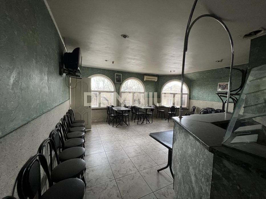 Продається комерційна будівля у м. Хуст