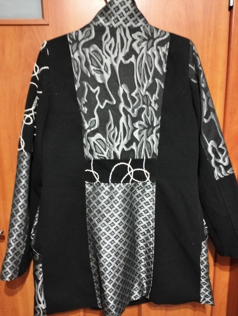 Płaszczyk w stylu desigual