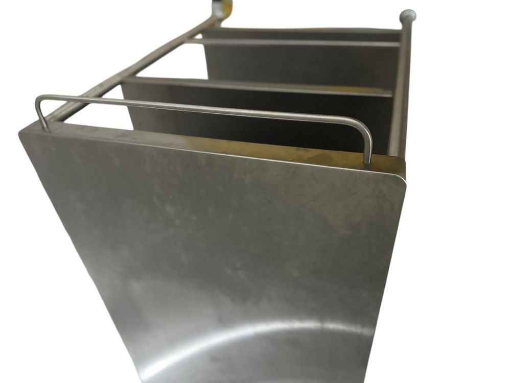 Carrinnho mesa aço inox com  rodas rubusto otimo