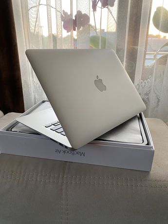 MacBook Air (2017 13-inch)