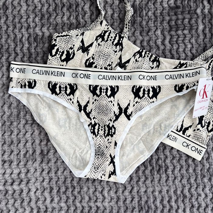 Комплект білизни Calvin Klein розмір L