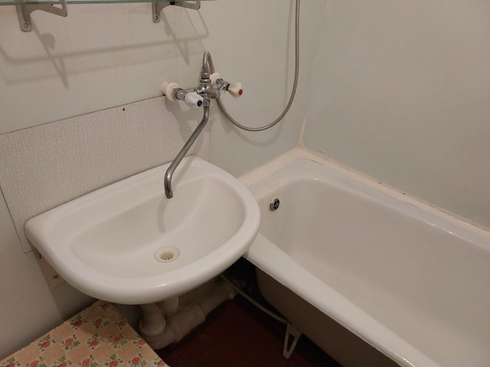 Продам 2х.ком. Каменское левый берег 3мик.4 эт.