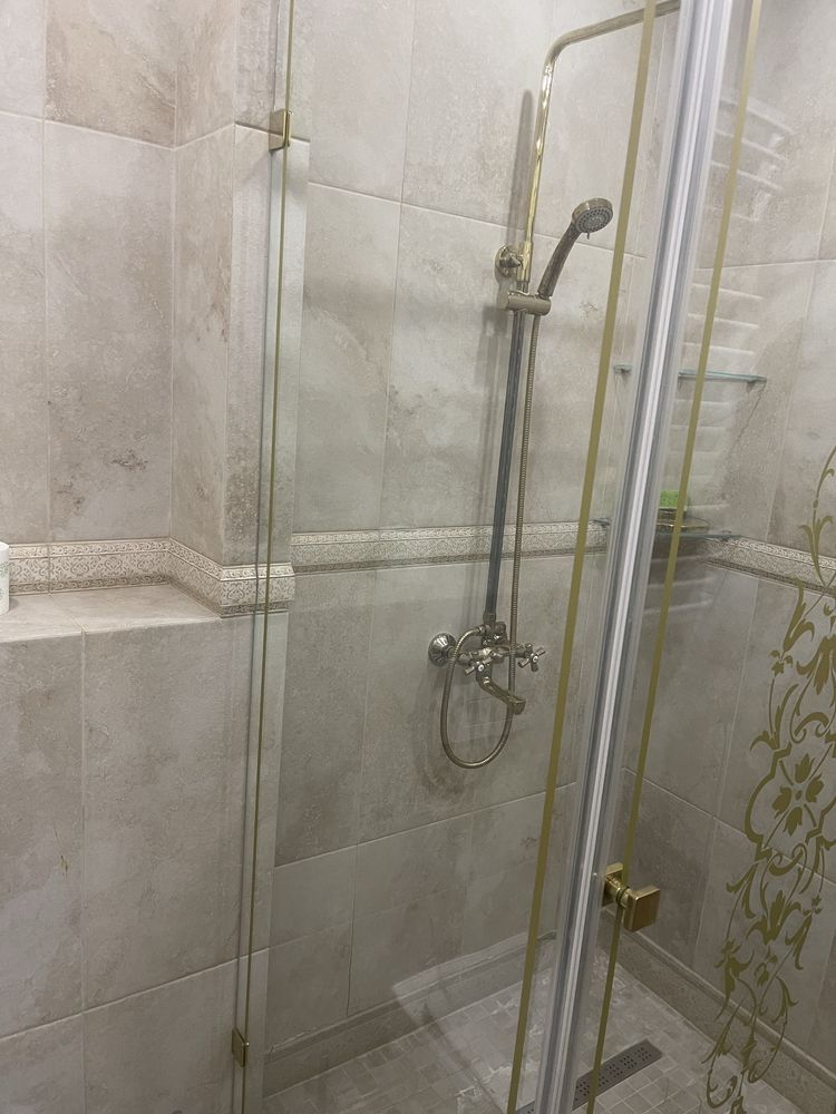 Скло для душової кабіни