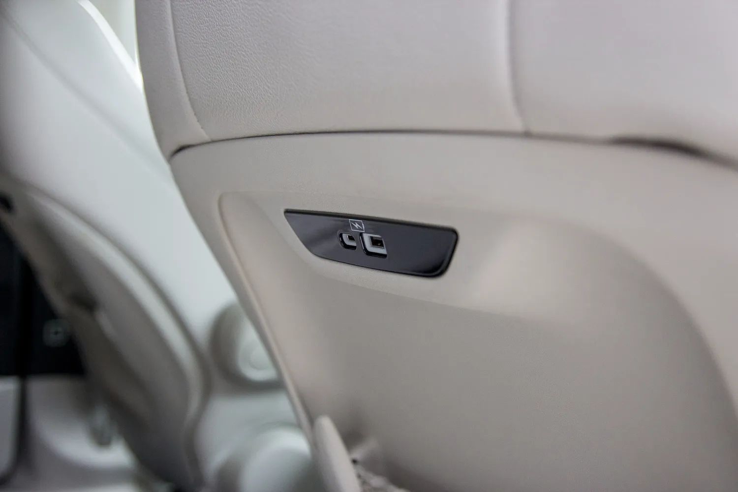 Chrysler Pacifica Plug-In Hybrid - Bogate wyposażenie!
