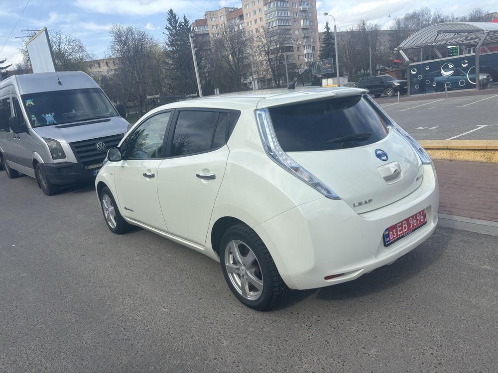 Nissan leaf 22012