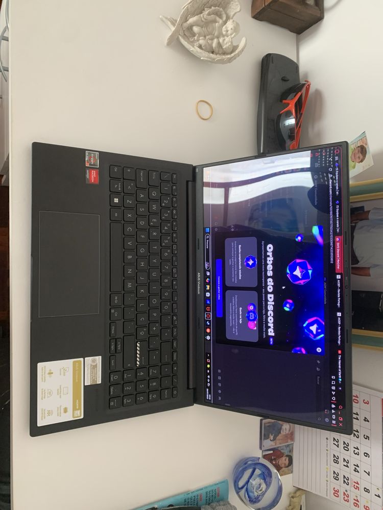 Computador portátil ASUS VIVOBOOK novo com acessórios.