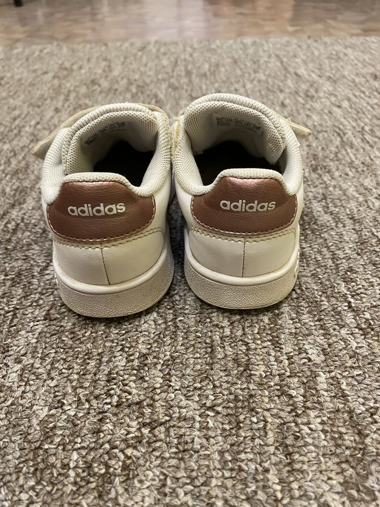 Кросівки adidas кеди 25,5 (14,5)