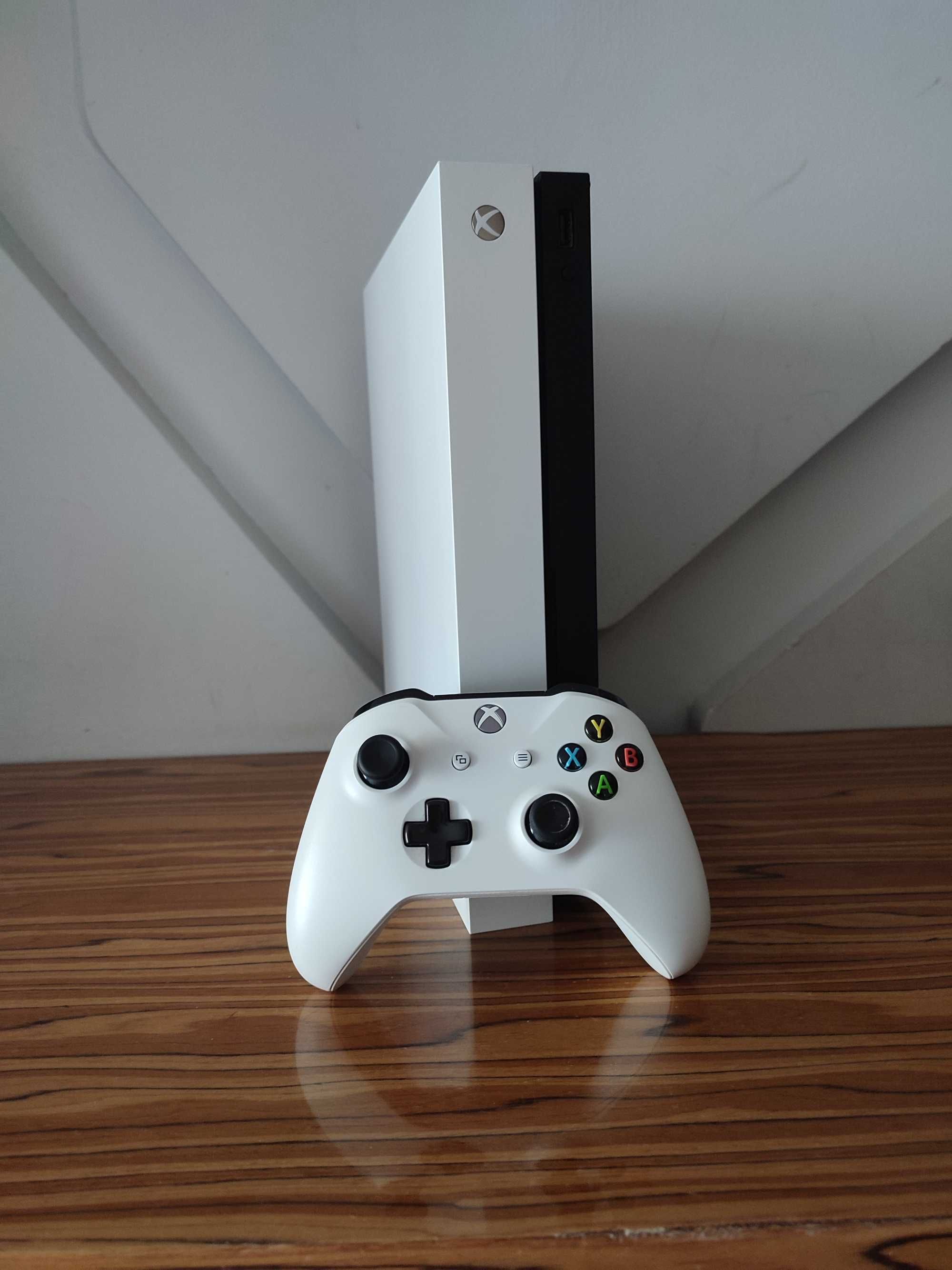 [Xbox] Konsola Xbox One X Biała + Pad - super stan