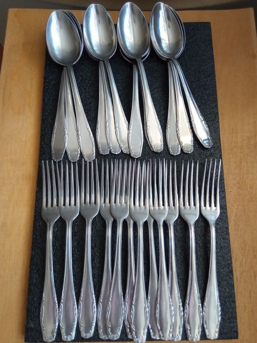 Столовые наборы. Столовые, десертные ложки, вилки, ножи