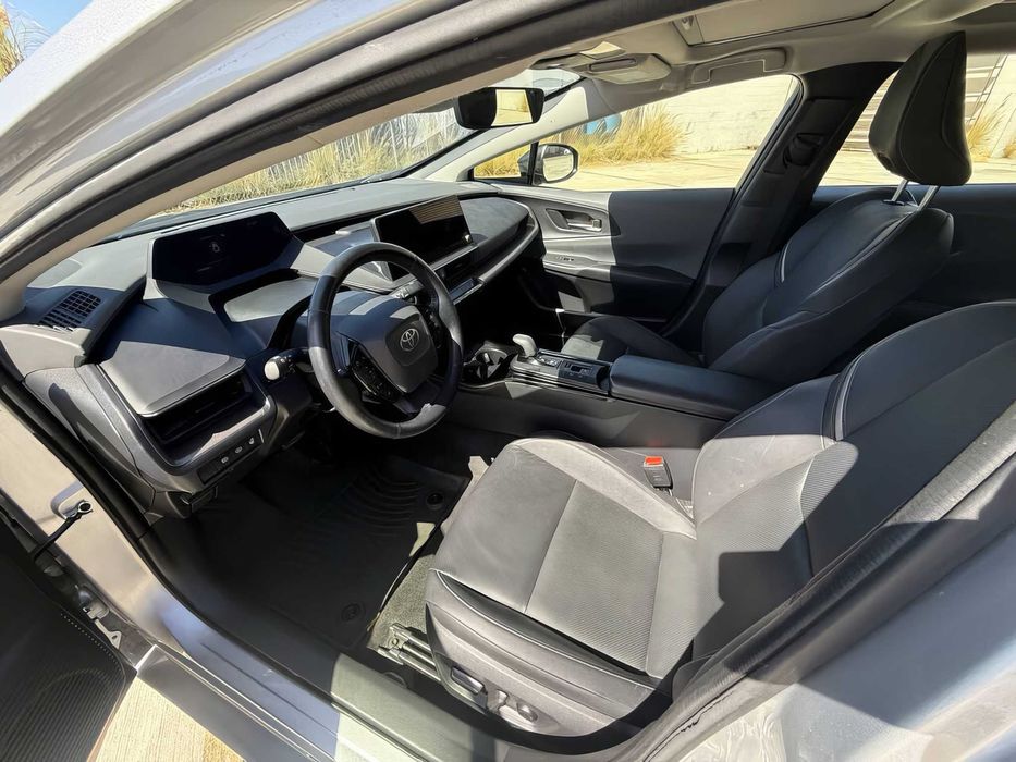 Toyota Prius      2024