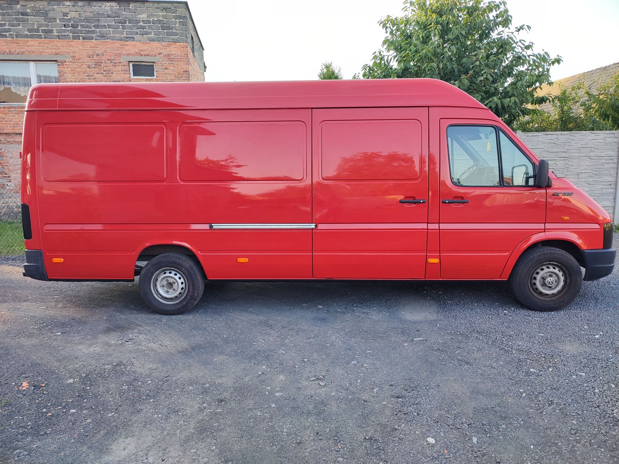 VW LT 35. 2.5 TDI MAXI po blacharce i lakierowaniu 2002 rok .