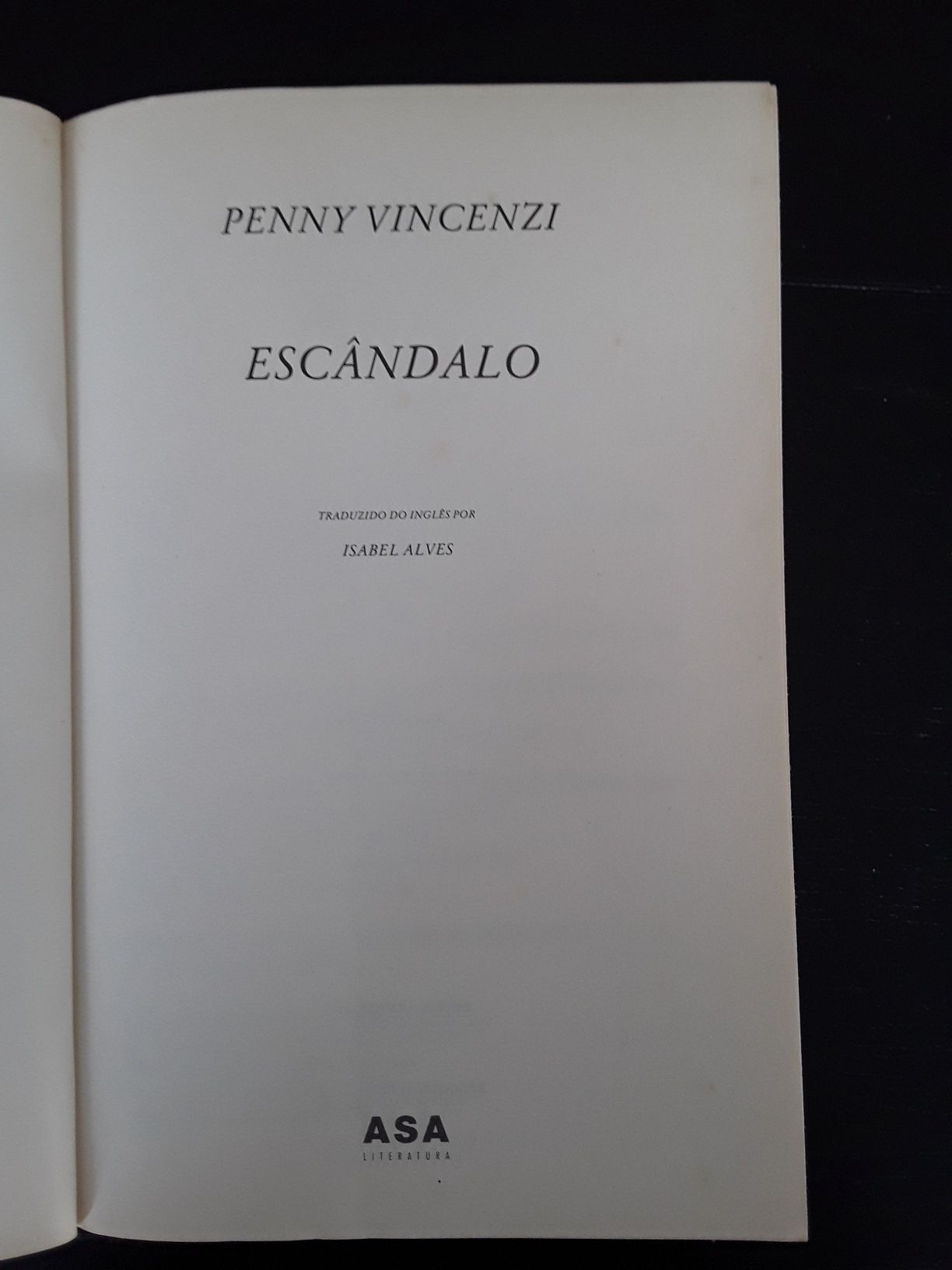Romance  Escândalo  escrito por Penny Vincenzi