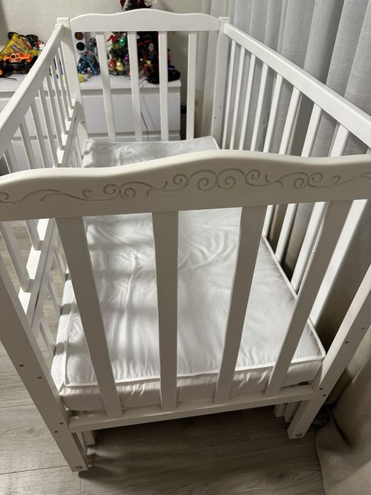 Дитяче ліжечко, кроватка, кроватка с маятником та ящиком