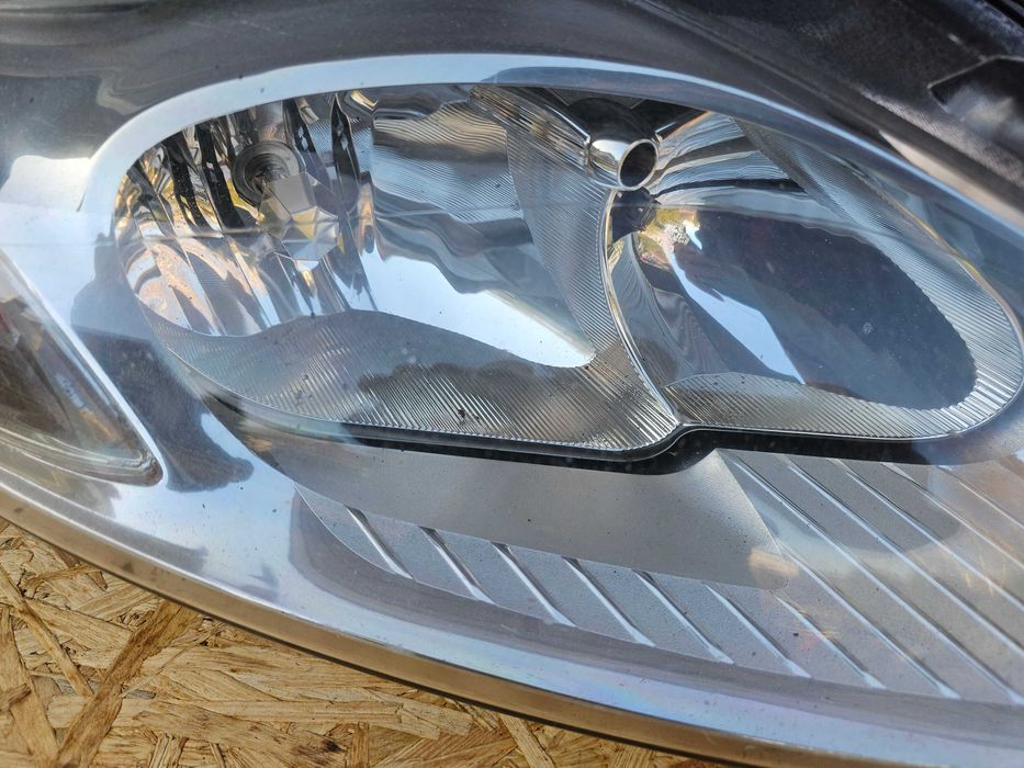 Reflektor Lampa przednia prawa prawy przód Ford Mondeo Mk4 przedlift