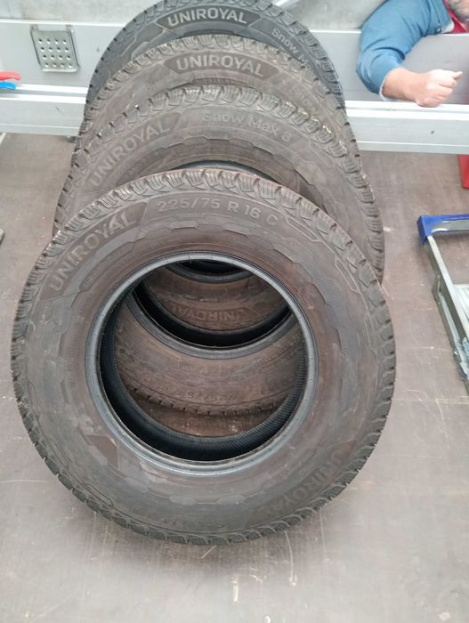 Opony zimowe cargo uniroyal 24 rok 225/75/16 c  6 i 10 mm 221/120 575