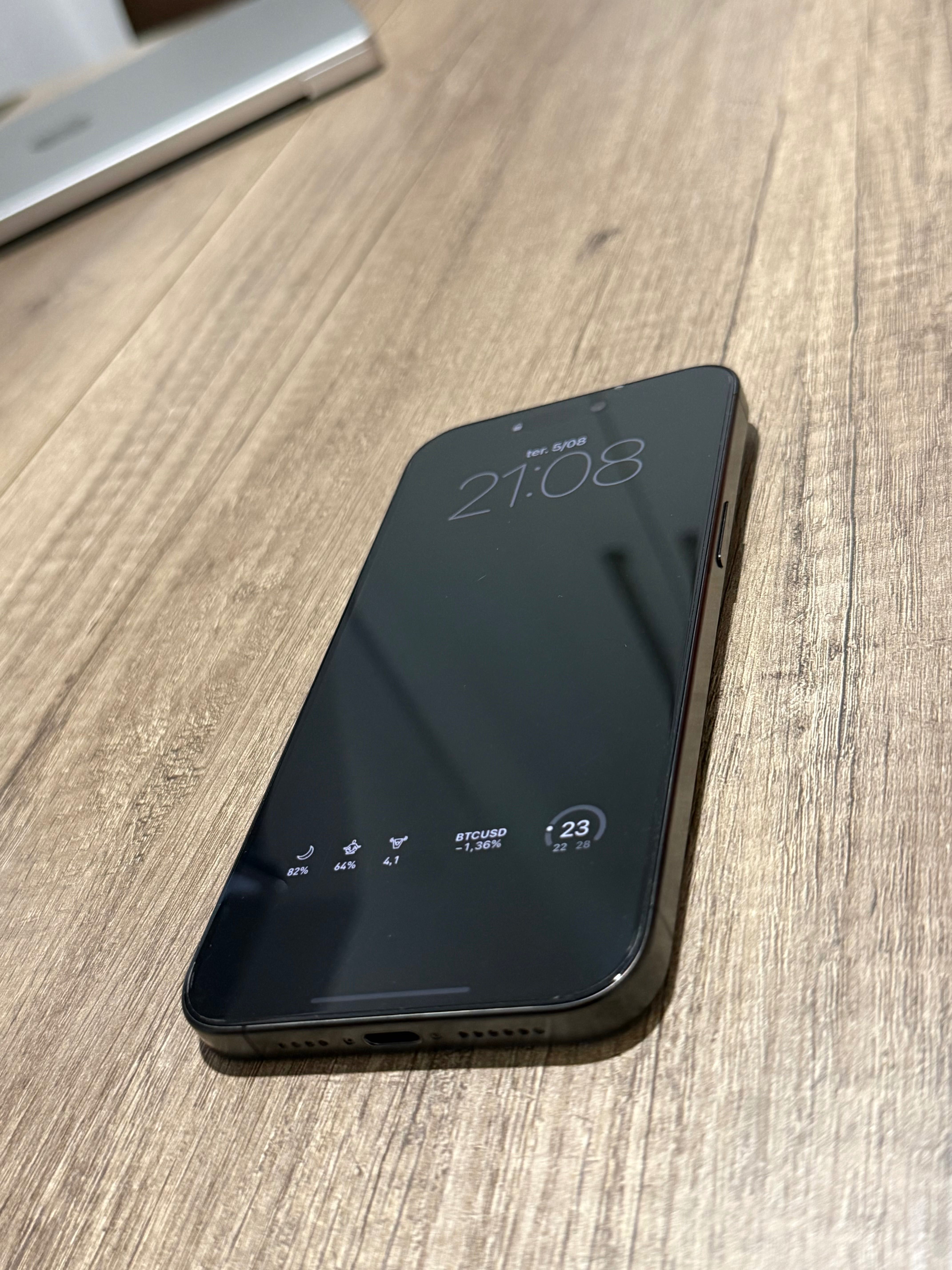 iPhone 15 Pro Max 256GB — Titânio Escuro — Como novo, com garantia