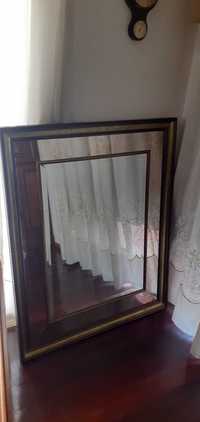 Espelho retangular clássico, moldura em madeira