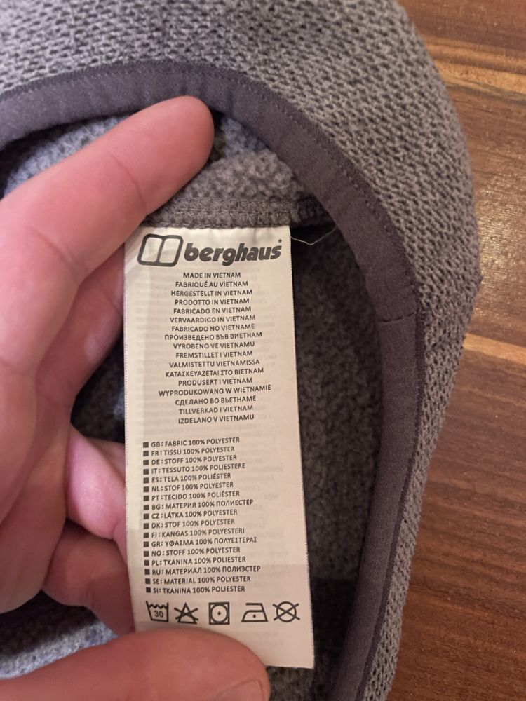 Светр Berghaus на замку