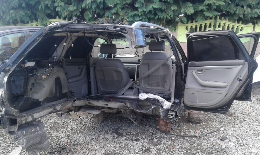 AUDI A4 B7 AVANT 2.0 TDI Kombi S-Line BLB LZ9Y Belka Tył Zawieszenie