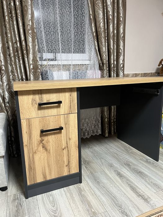 Продаю стіл ( письмовий, компютерний )