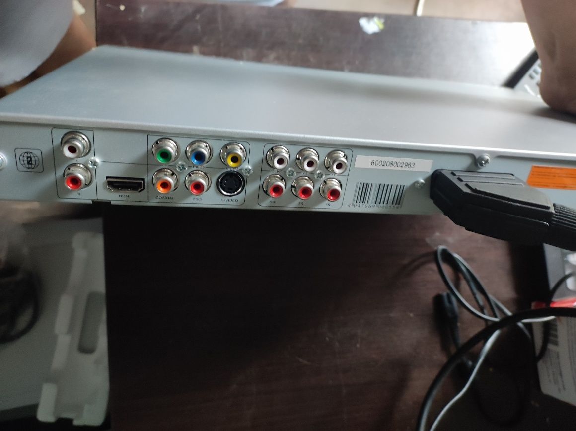 DVD player  Muvio z HDMI cały zestaw z pilotem i kablami