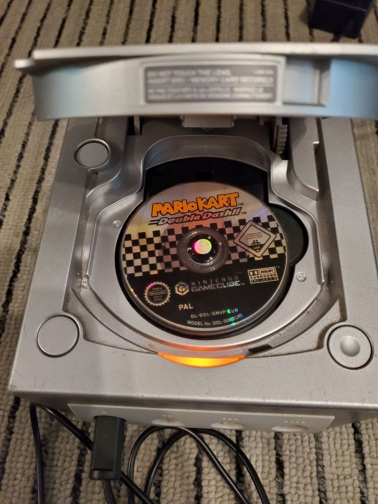 Nintendo GameCube +Mario Kart Double Dash