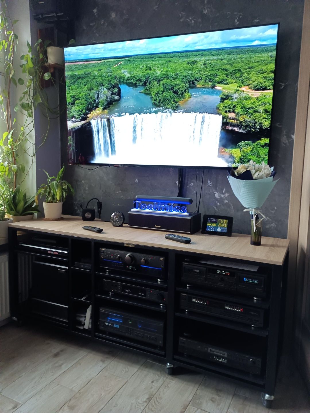Szafka Rtv audio stolik HiFi z regulowanymi półkami pod sprzęt
