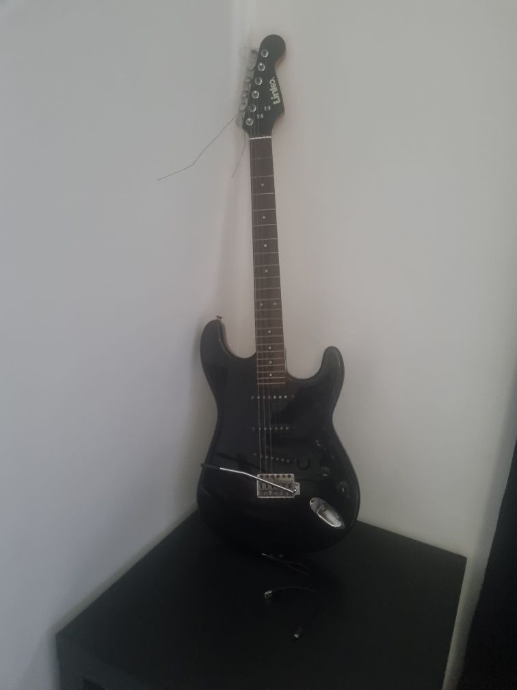 Vendo Guitarra eléctrica Linko com o sistema de som
