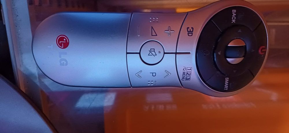 Negociável Televisão - LG 42LA660S Smart TV 42" - 3D - Óculos 3D x4