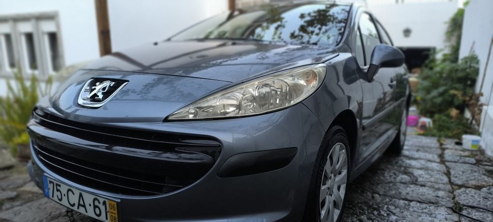 OTIMA OPORTUNIDADE - Peugeot 207 1.4 16 V