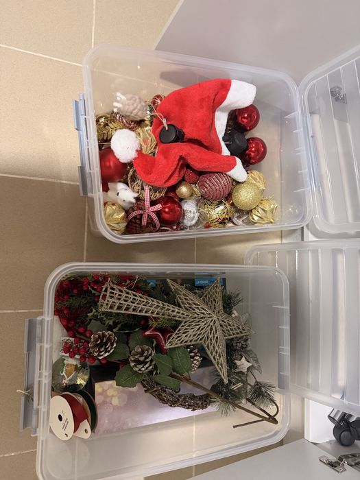 Árvore de Natal com decorações