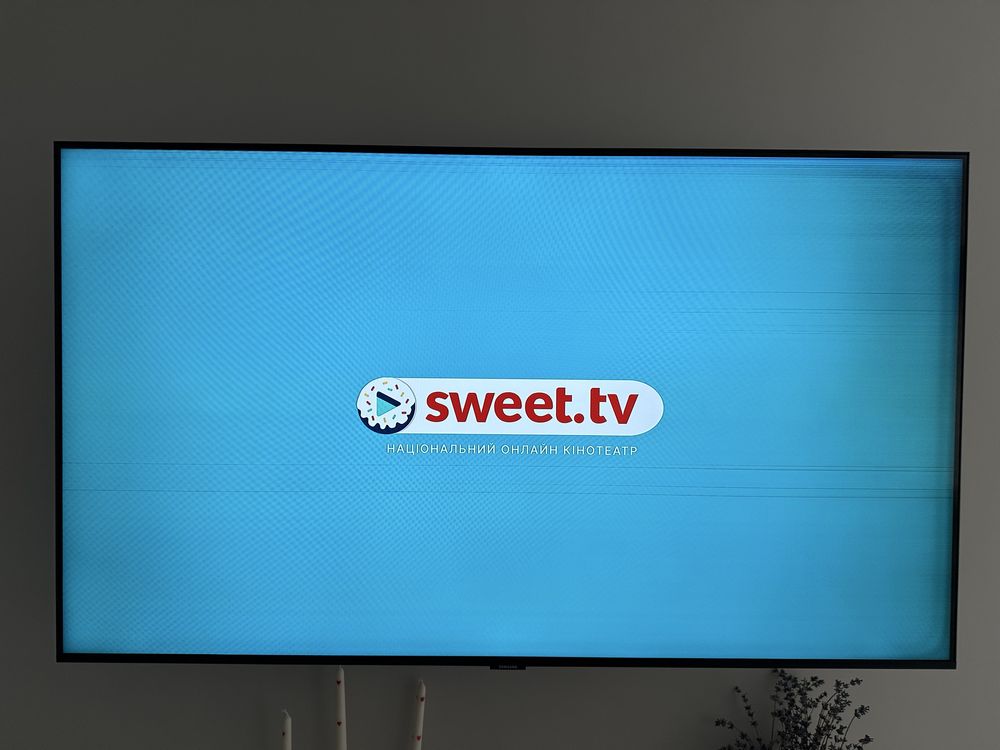 Телевізор Samsung UE50TU8000U в робочому стані