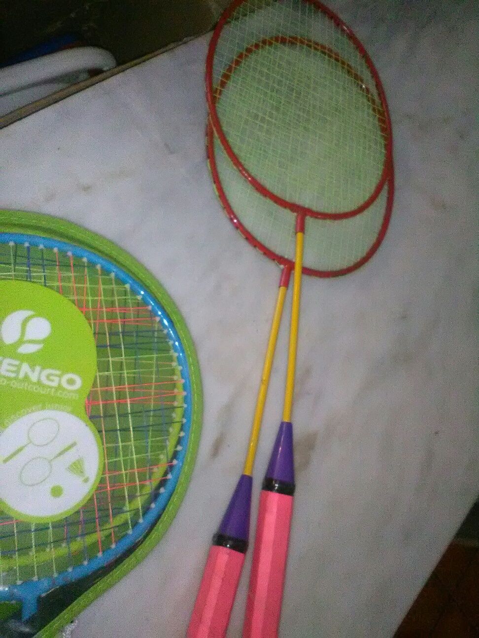 Conjunto de Raquetes e Acessórios Diversos de Badminton