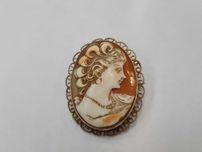 Złota broszka damska/ Anglia/ 375/ 9.46 gram/ Dama Kameliowa
