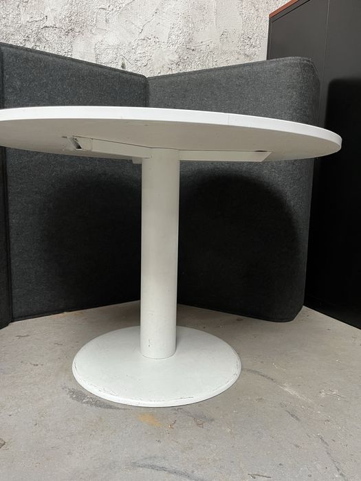 Mesa branca redonda