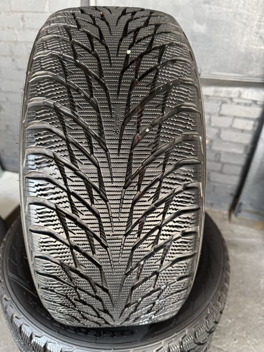 Шини зимові 225/50/17 Nokian