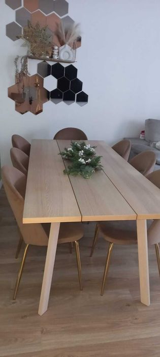 Mesa de 8 lugares medindo 200x100