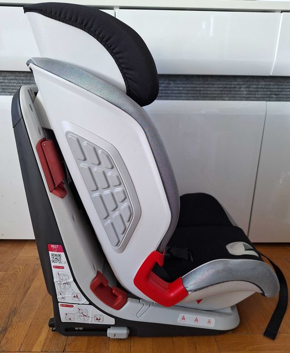 Fotelik Chicco Youniverse 9-36 kg, isofix, stan idealny, czarno-szary