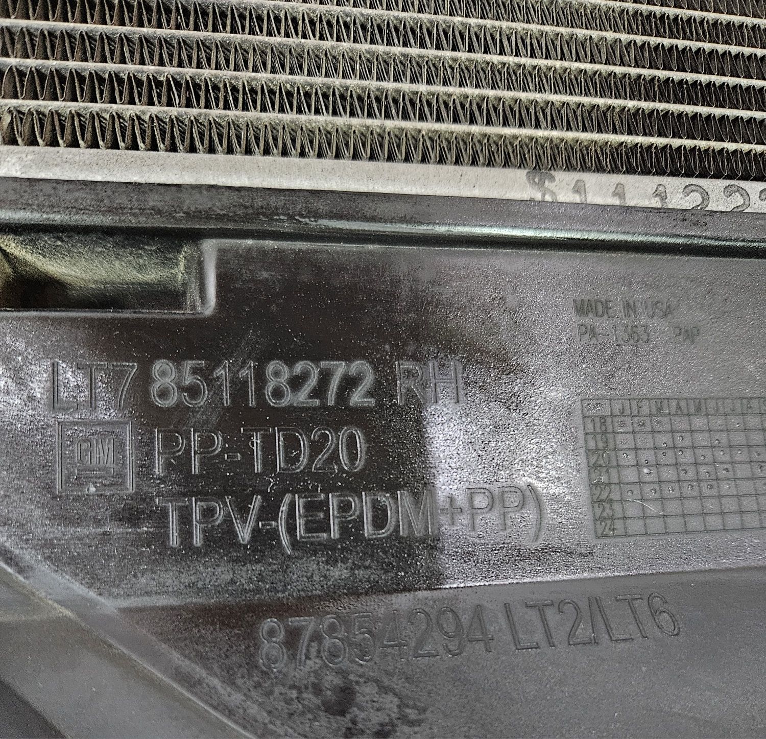 Chevrolet corvette c8 6.2 chłodnica wentylator tyl tylna prawe prawy