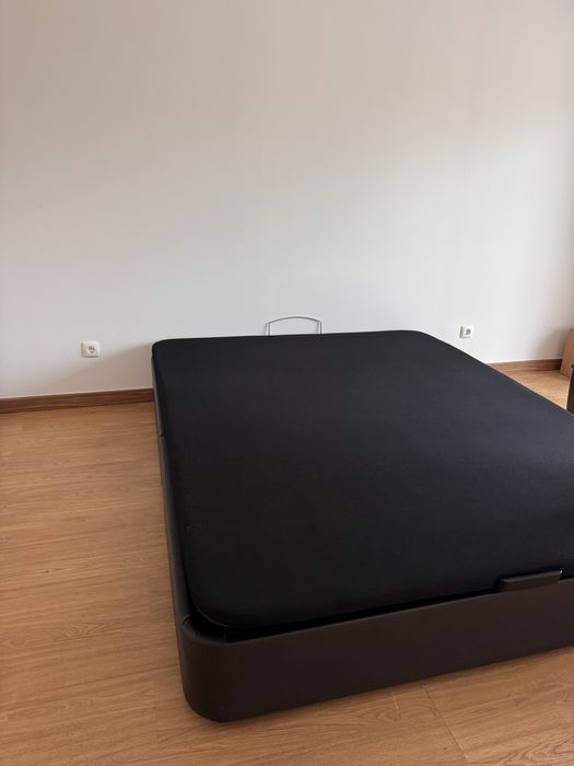 Cama de casal 160×200 cm com arrumação