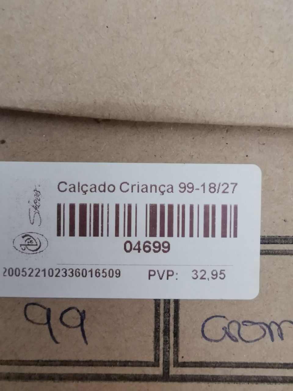 Vendo sandálias de criança