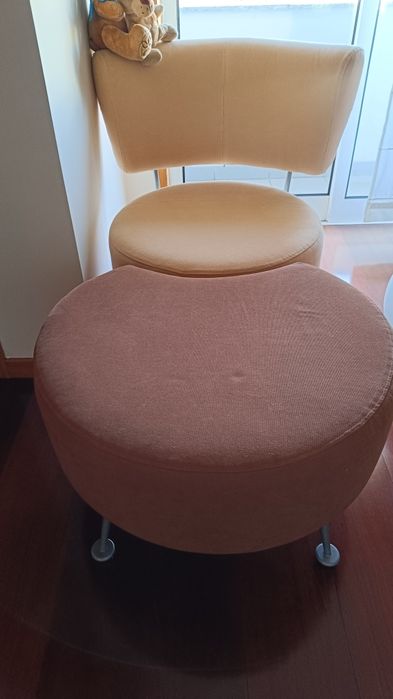 Sofá individual com chaise long..