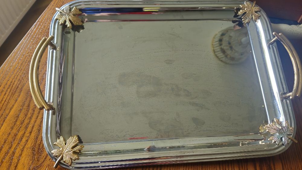 Duża tacą do serwowania