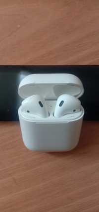 Apple AirPods (кейс и наушники)