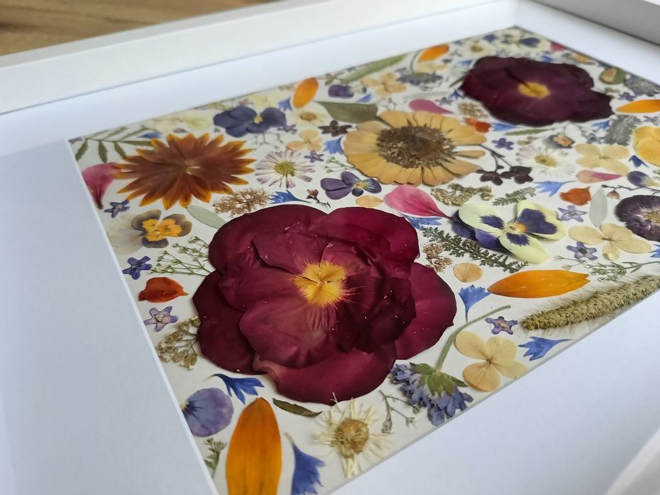 Obraz z suszonych kwiatów, rama 30x40 cm