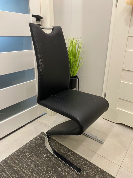 Stół z krzesłami biało czarny kpl .